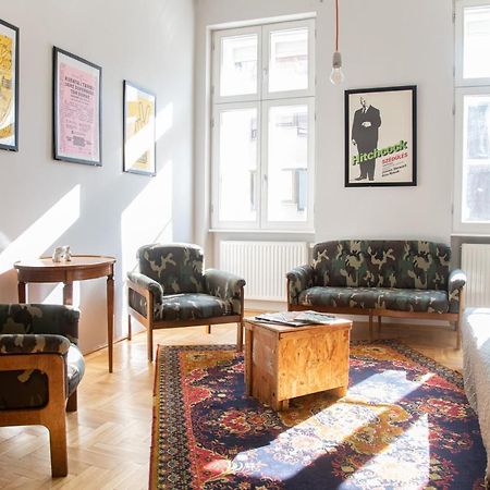 בודפשט Stylishly Redecorated Apartment In Great Location מראה חיצוני תמונה