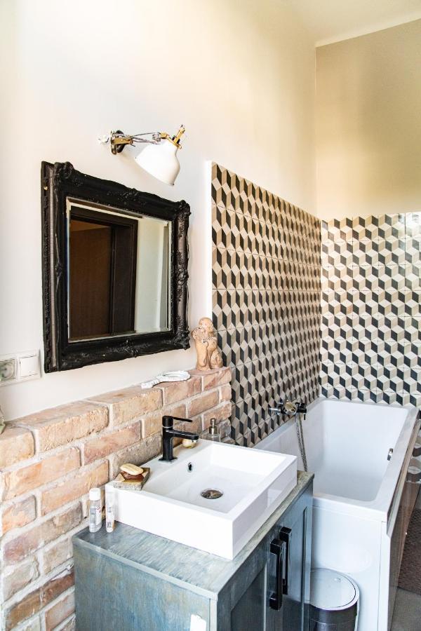 בודפשט Stylishly Redecorated Apartment In Great Location מראה חיצוני תמונה