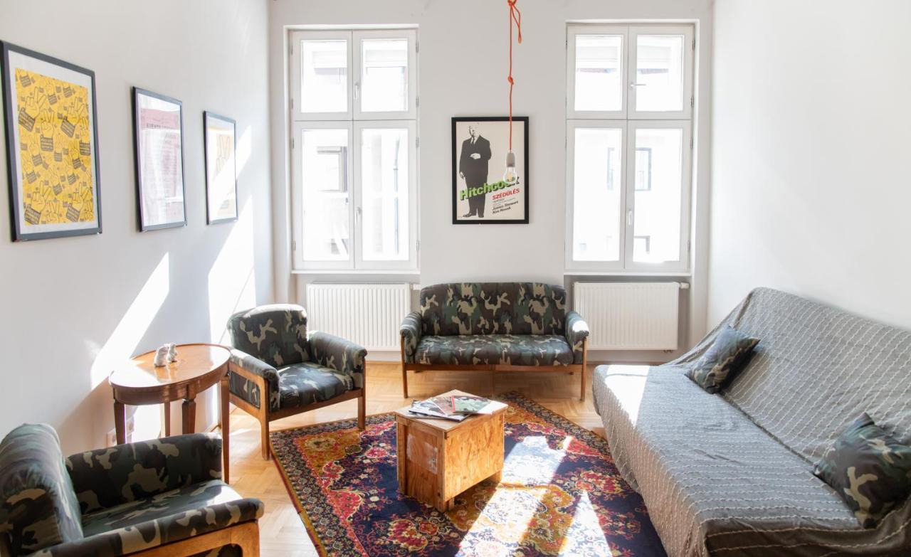 בודפשט Stylishly Redecorated Apartment In Great Location מראה חיצוני תמונה